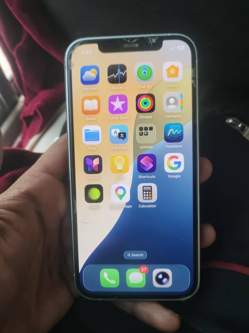 Apple iPhone 12 4