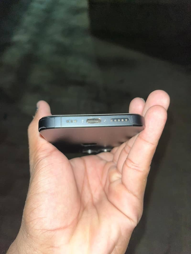 Apple iPhone 15 Pro 2