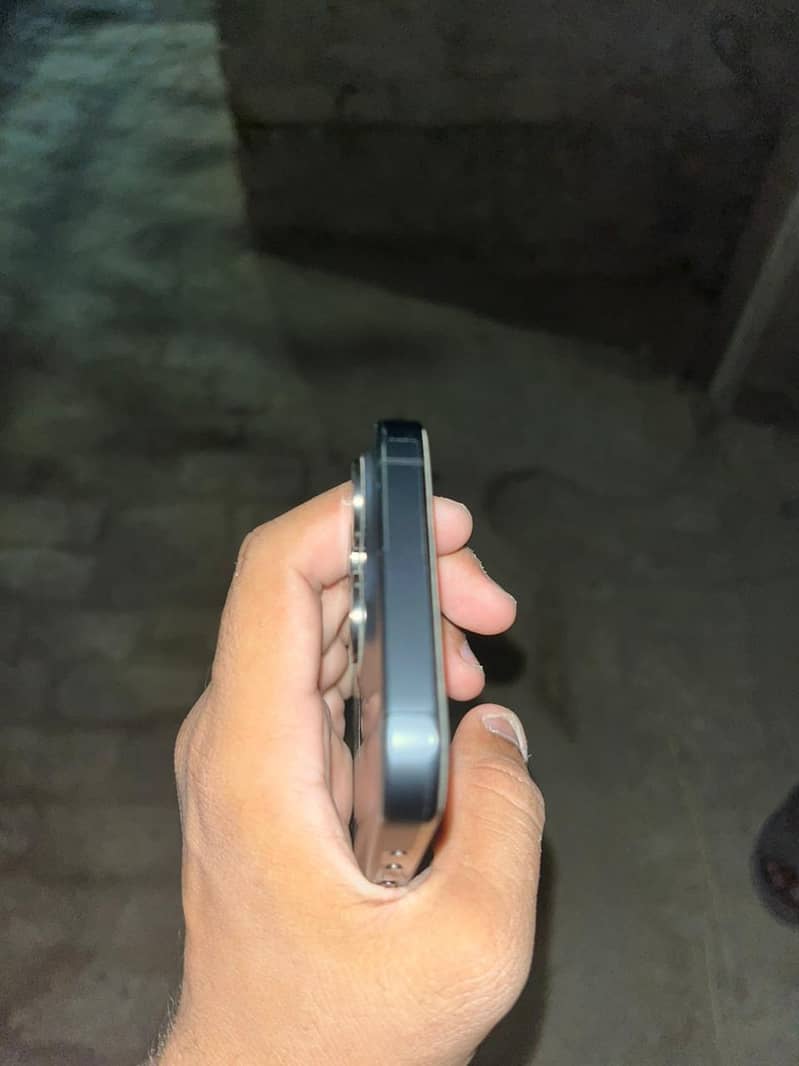 Apple iPhone 15 Pro 3