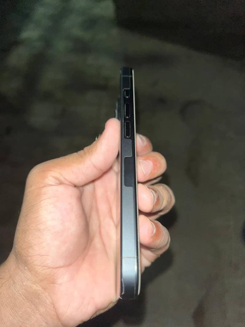 Apple iPhone 15 Pro 4