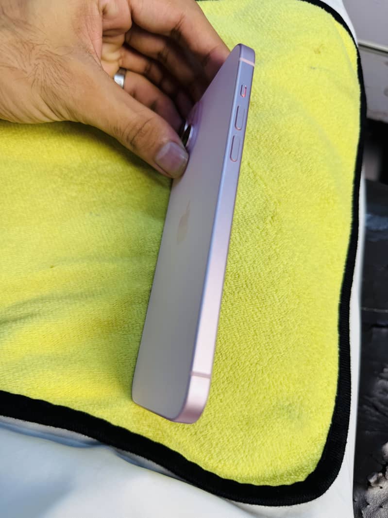 Apple iPhone 15 plus 3
