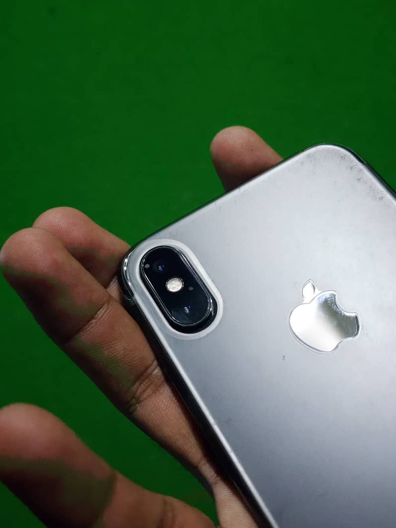 Apple iPhone X 4