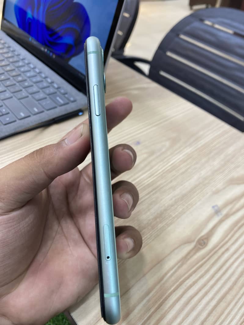 Apple iPhone 11 3