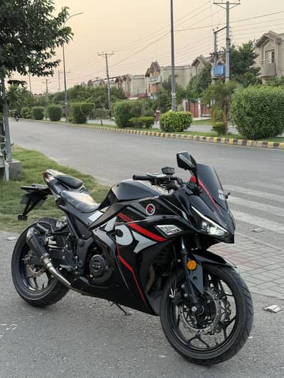yamaha r3 250cc brand new 3200km driven replica 10/10