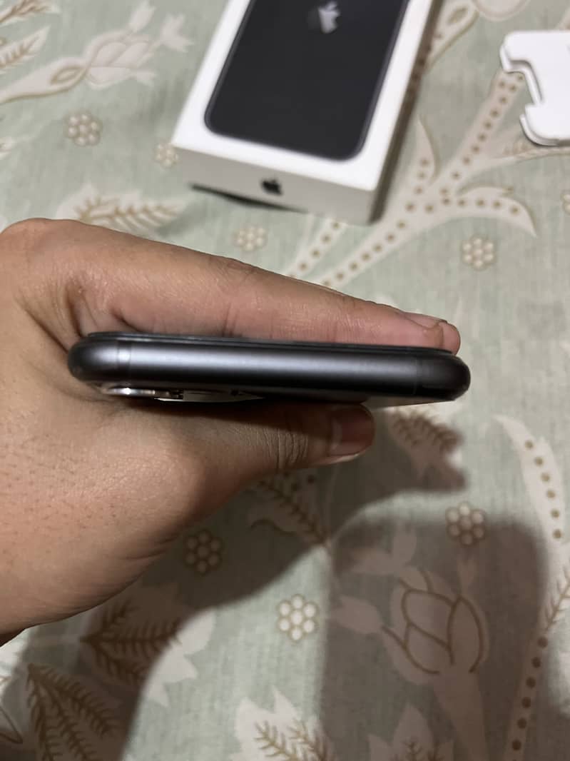 Apple iPhone 11 3
