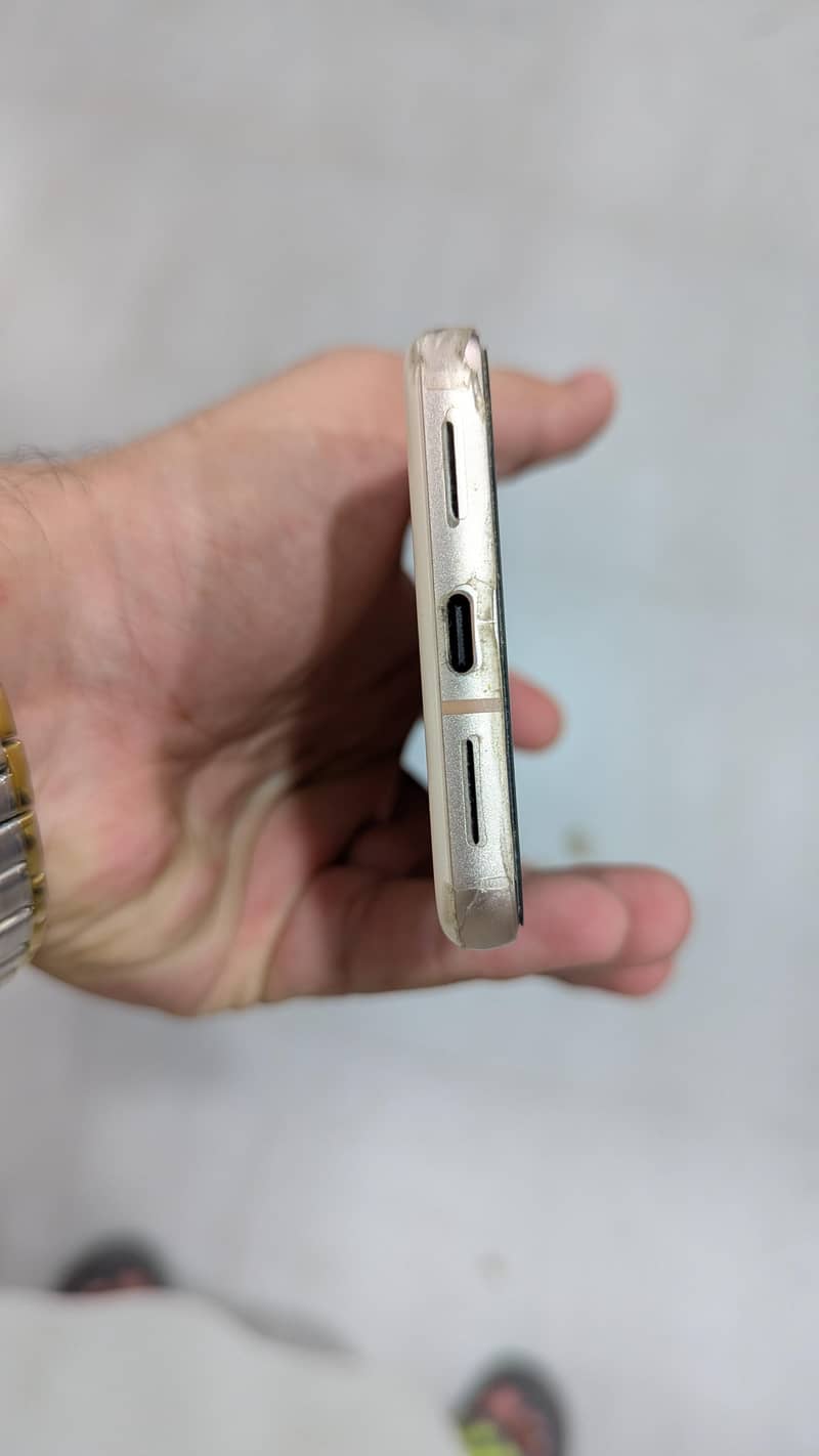 Google Pixel 8 4