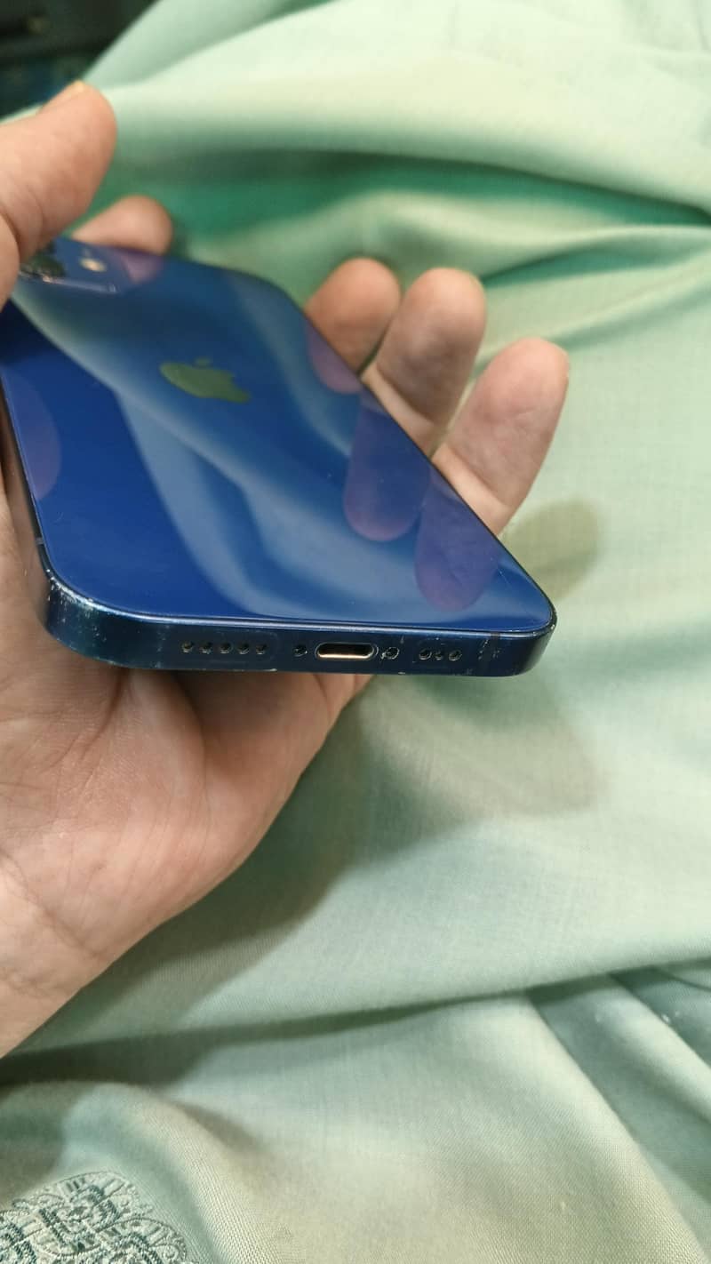Apple iPhone 12 4
