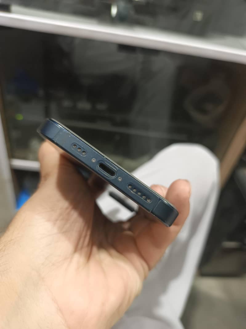 Apple iPhone 13 2