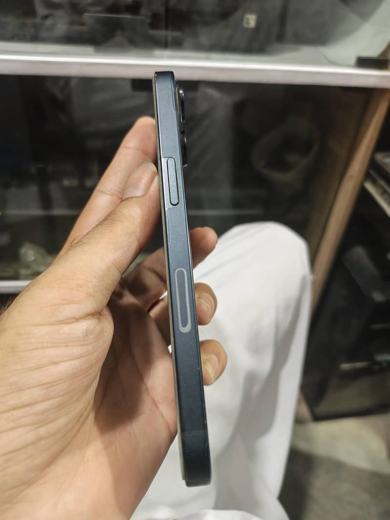 Apple iPhone 13 3