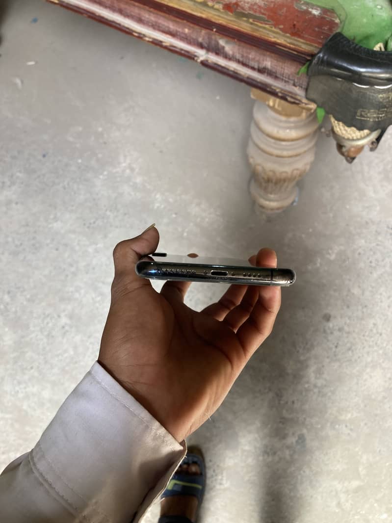 Apple iPhone XS Max 2