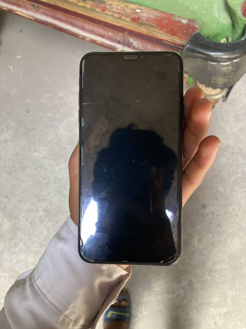 Apple iPhone XS Max 3