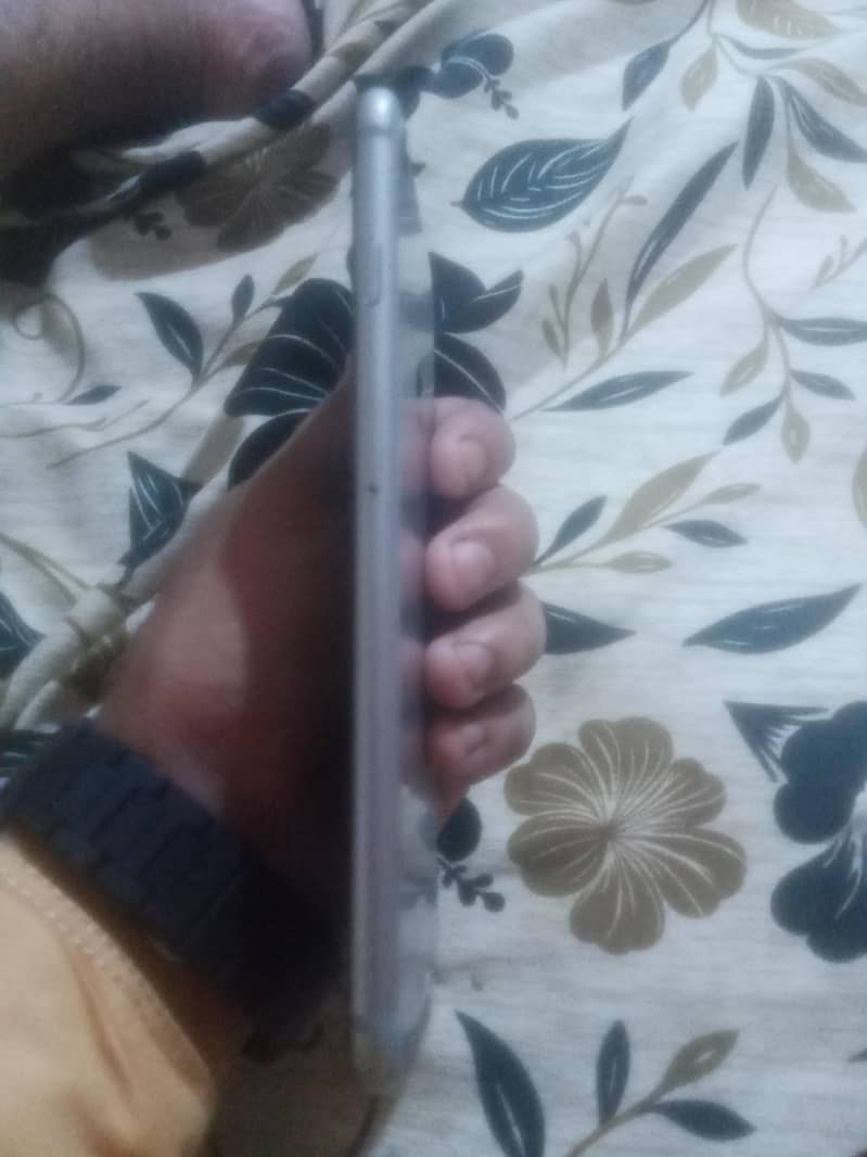 Apple iPhone 6S Plus 2