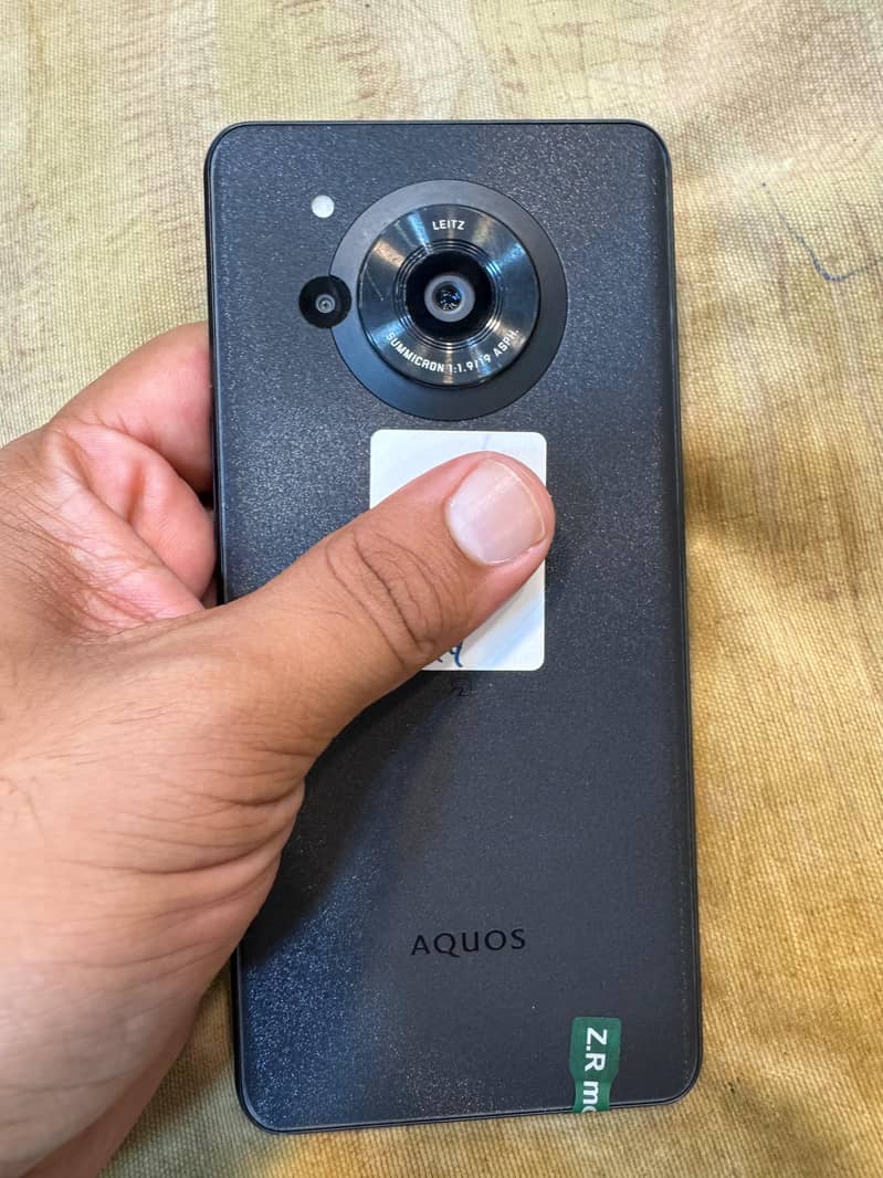 Sharp Aquos Sense7 1