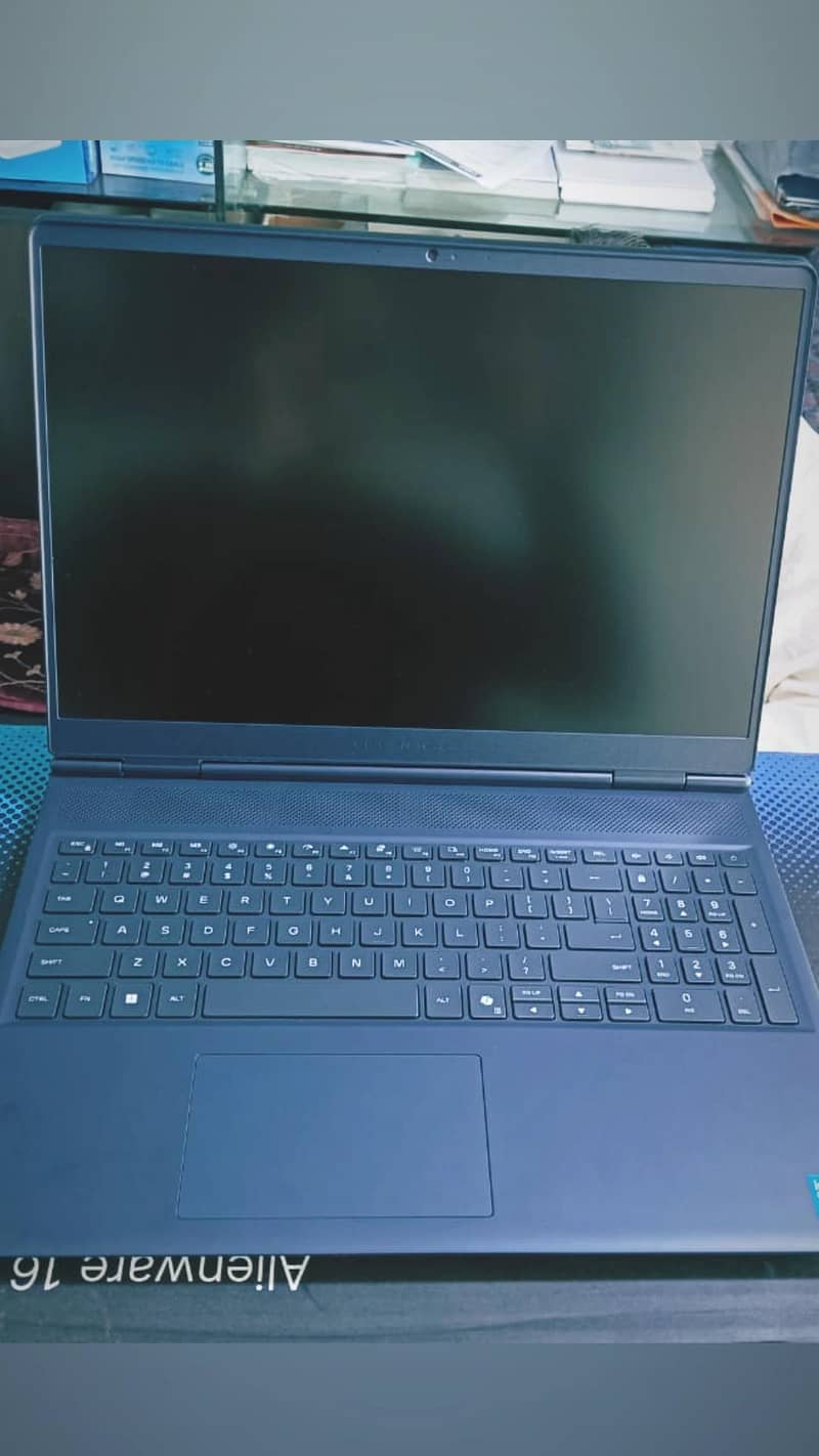 ALIENWARE DELL 16 Aurora 4