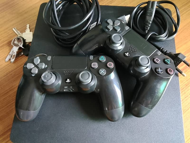 PS4 Slim 0