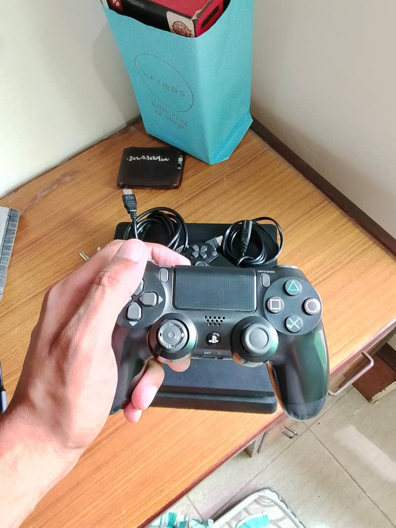 PS4 Slim 1