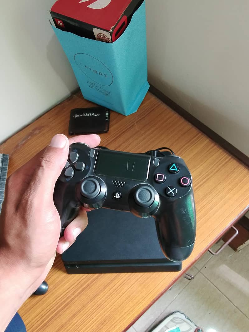 PS4 Slim 2