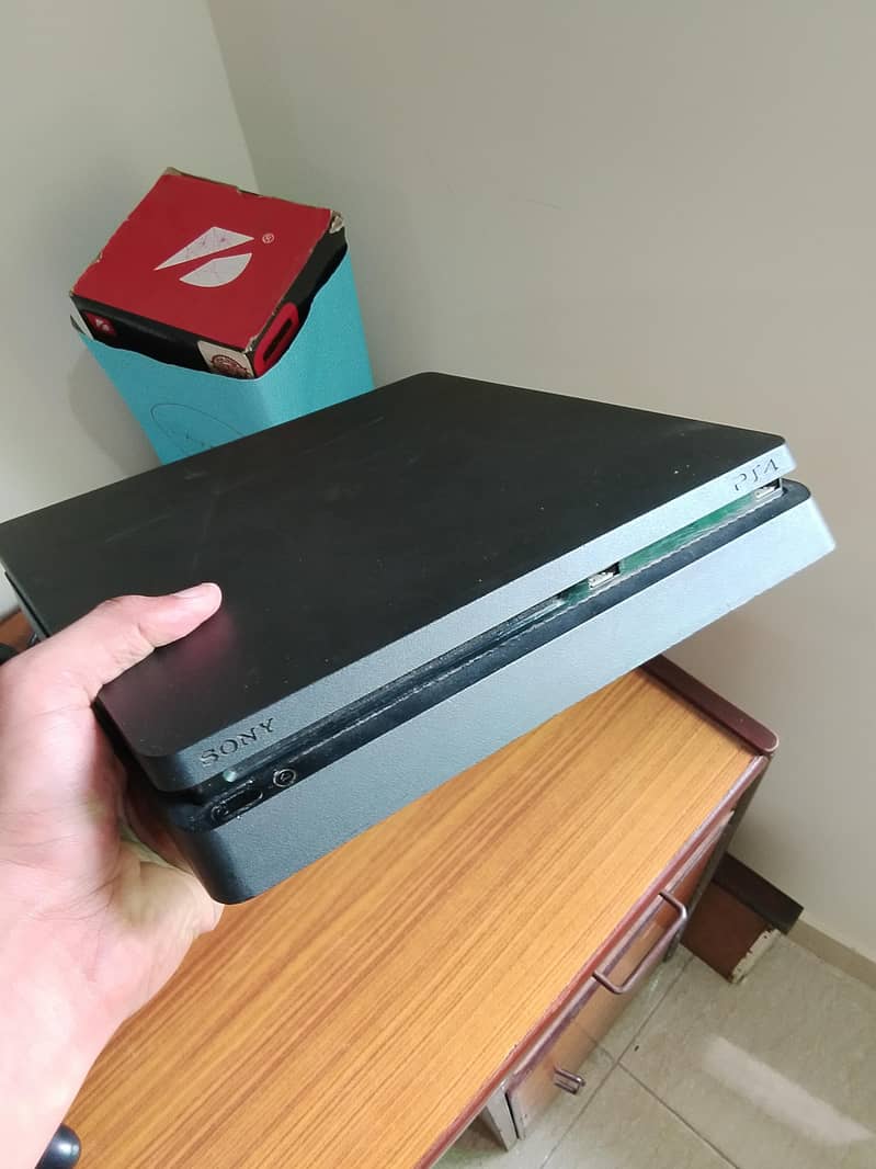 PS4 Slim 4