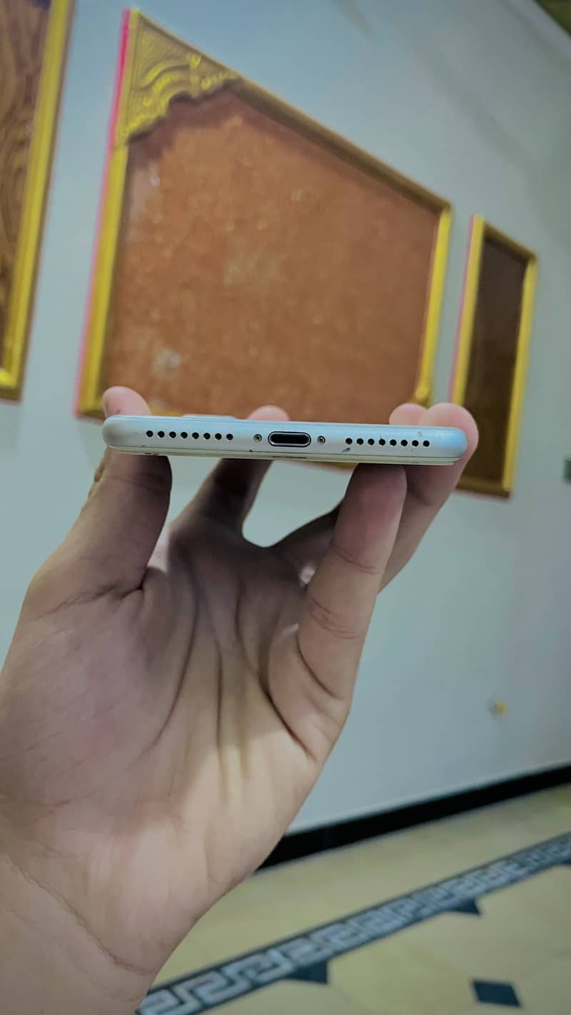 Apple iPhone 7 Plus 2