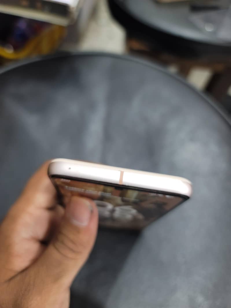 Google Pixel 8 4