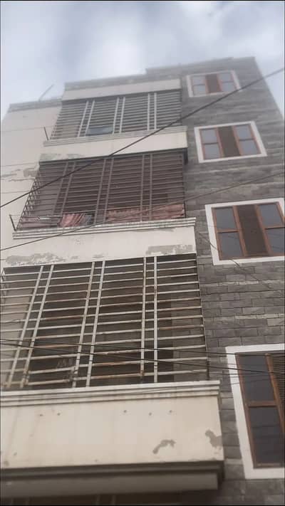 Opportunity for a big family. 5 rooms portion wirh roof.