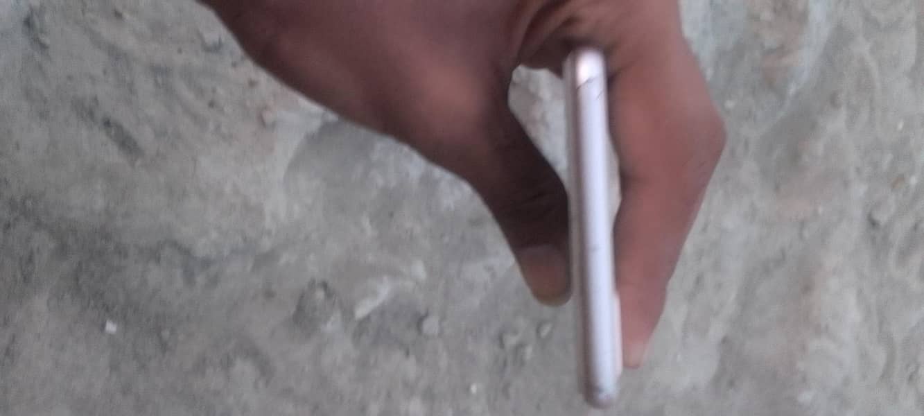 Apple iPhone 8 Plus 3