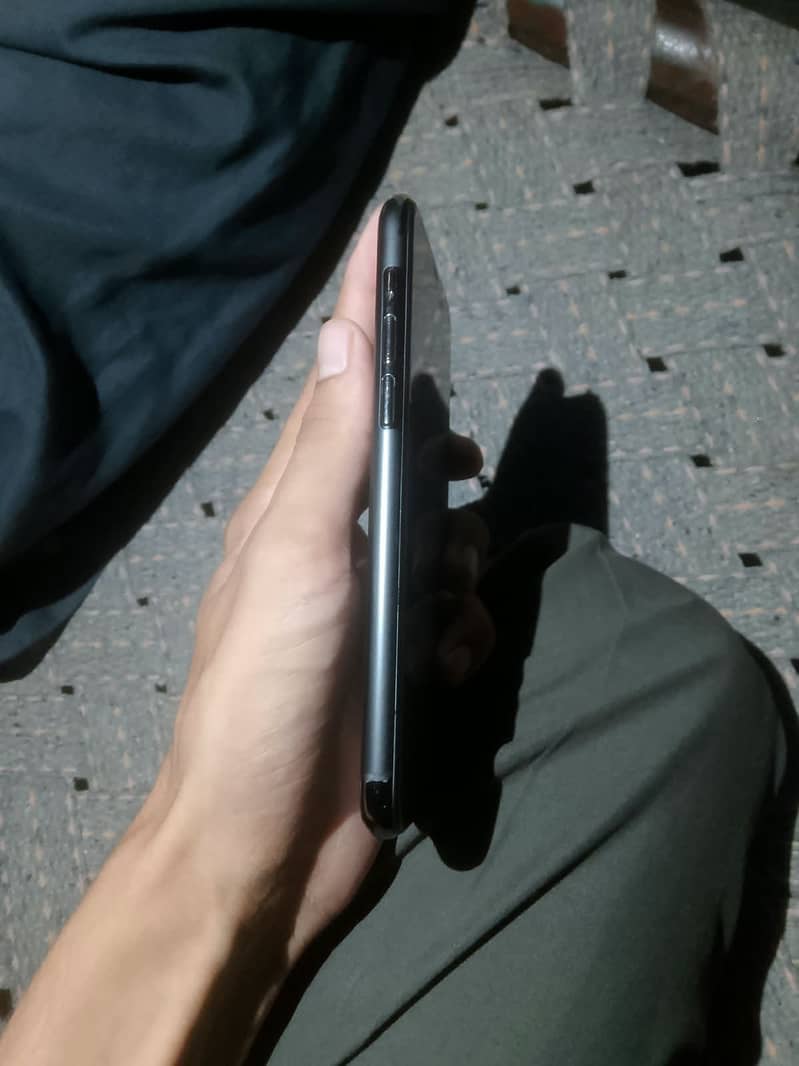 Apple iPhone 11 Pro 4
