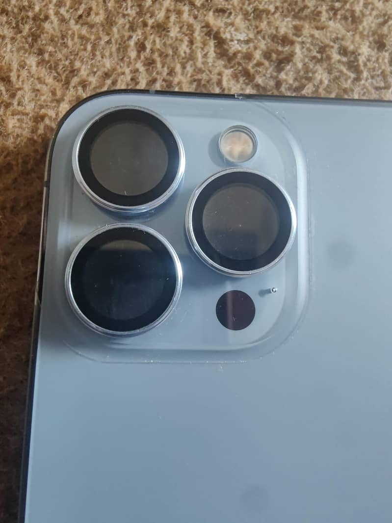 Apple iPhone 13 Pro Max 1