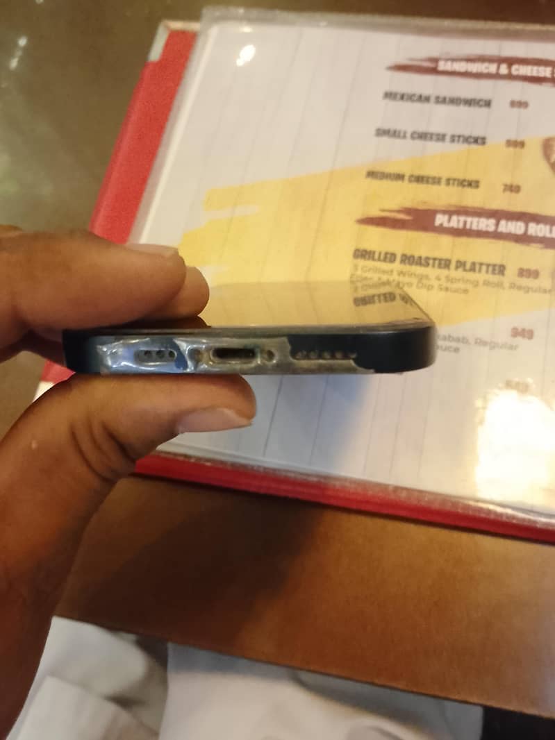 Apple iPhone 13 2