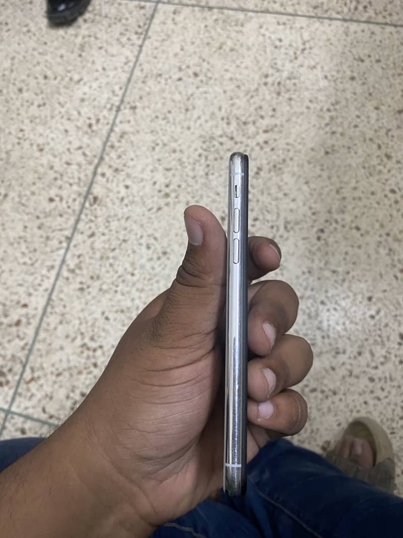 Apple iPhone X 3