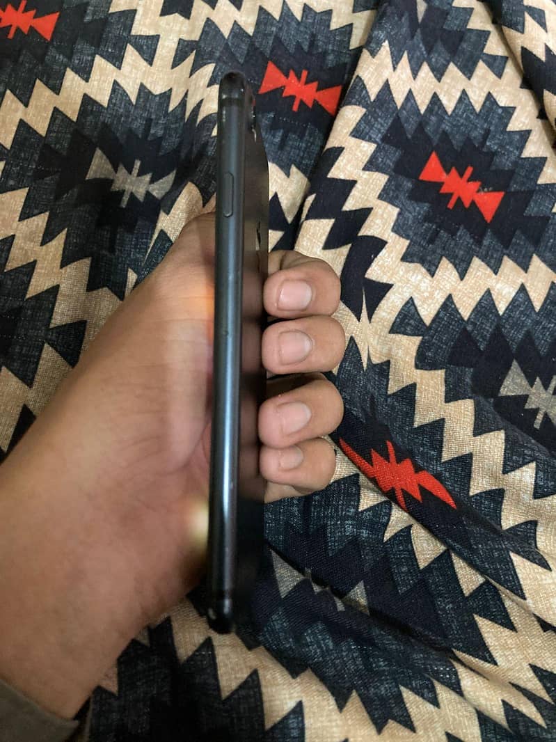 Apple iPhone 7 3