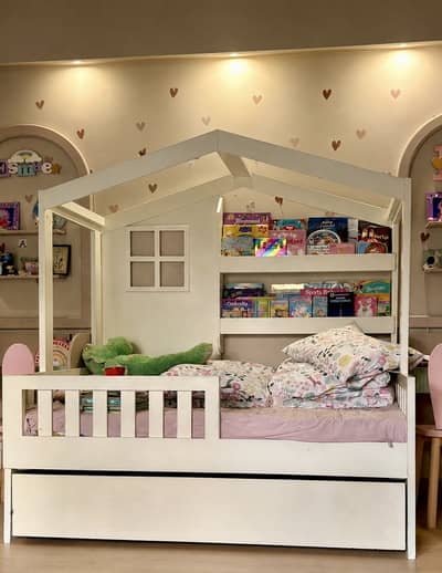 Trundle bed (pull out bed under)