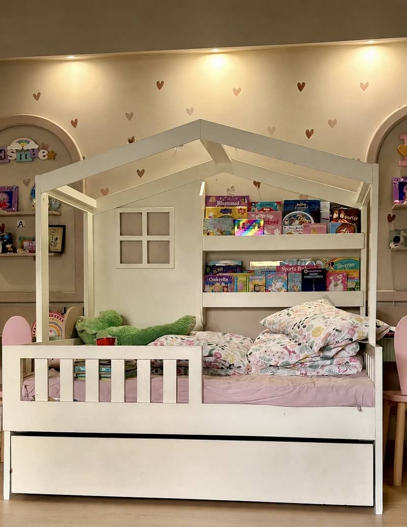 Trundle bed (pull out bed under) 0