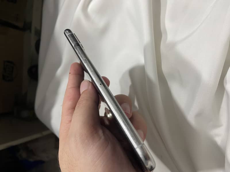 Apple iPhone X 3