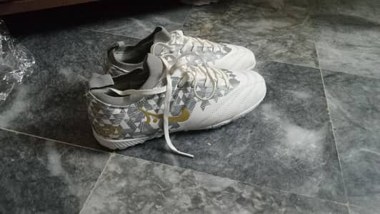 39 shoe number fully new came from Canada