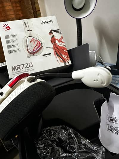 Condition 9/10 Bloody MR720 RGB Wireless Gaming Headset bt & 2. . 4GHz