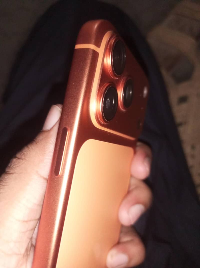 Apple iPhone 17 Pro Max 4