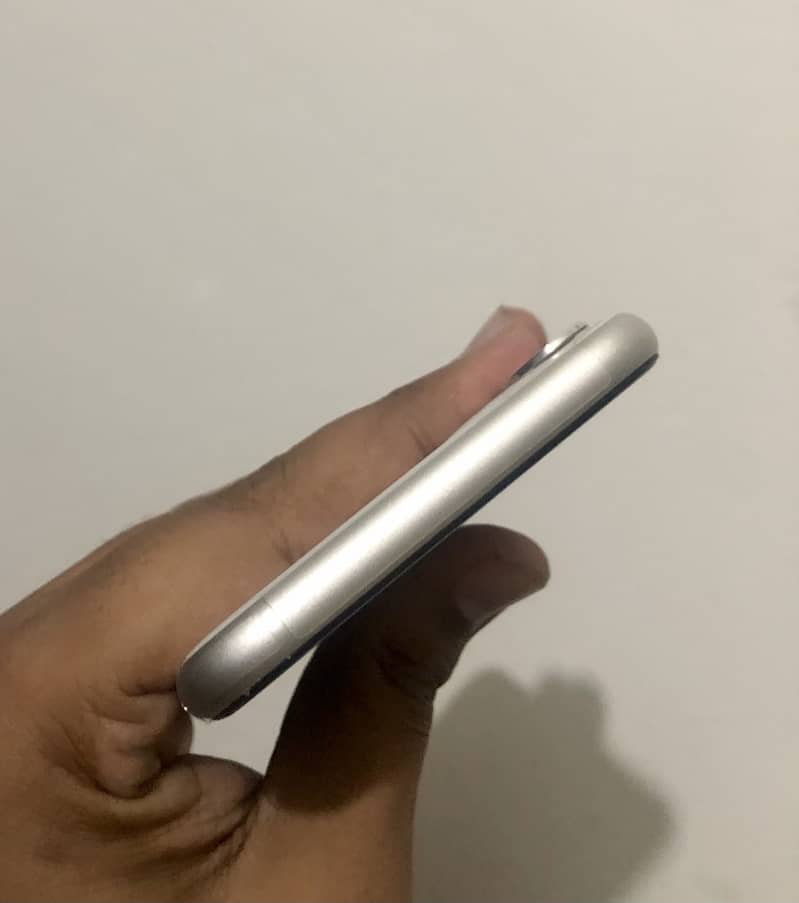 Iphone 11 PTA (128) 3