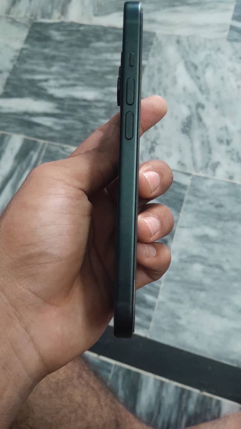 Apple iPhone 15 2