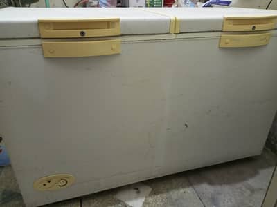 Waves deep freezer in very good condition chilled