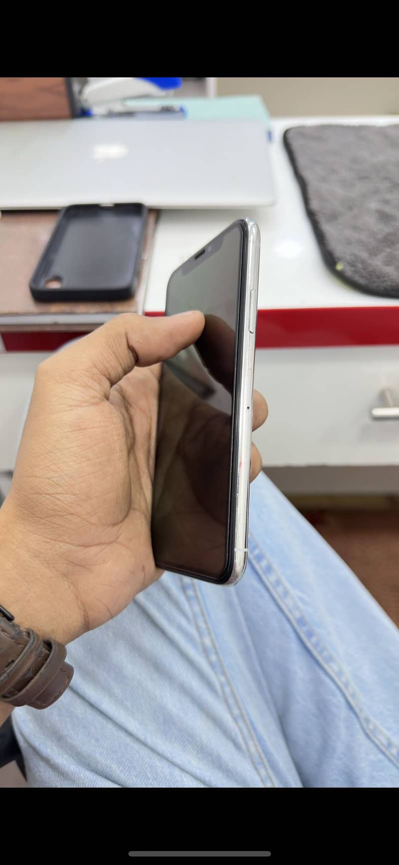 Apple iPhone X 4
