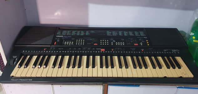 Yamaha Portatone PSR-400 61-Key Touch Response Keyboard - Original