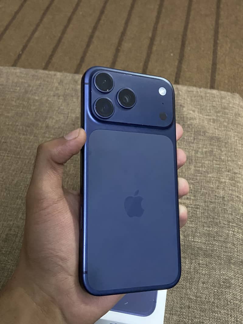 Apple iPhone 17 Pro Max 6