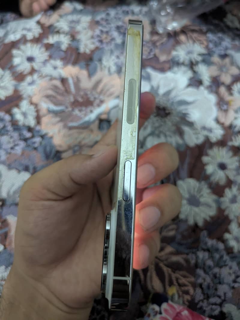 Apple iPhone 14 Pro 2