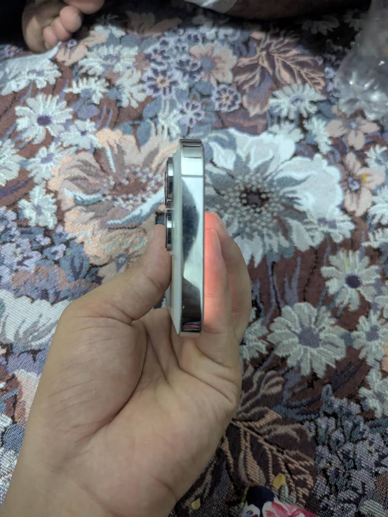 Apple iPhone 14 Pro 3