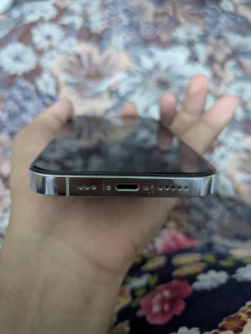 Apple iPhone 14 Pro 4