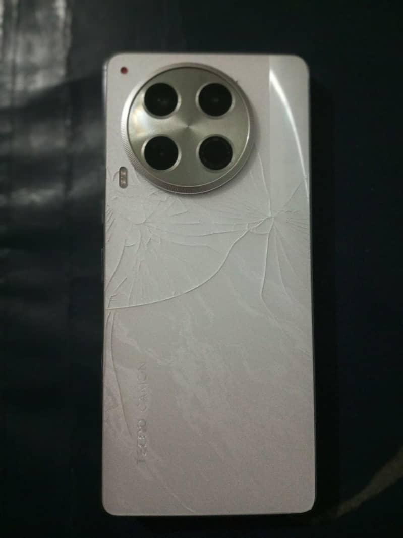 Tecno CAMON 30 0