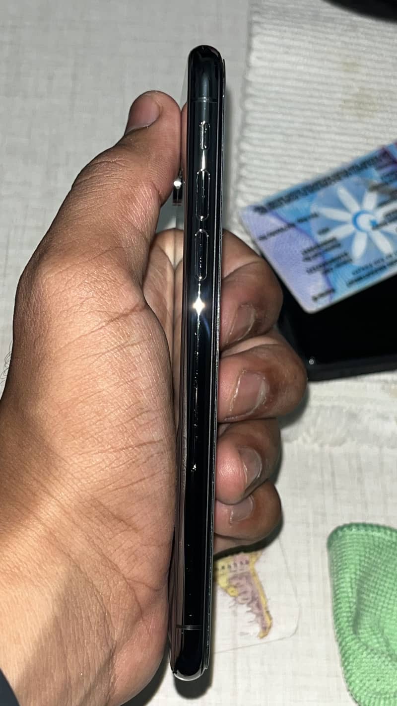 Apple iPhone X 4