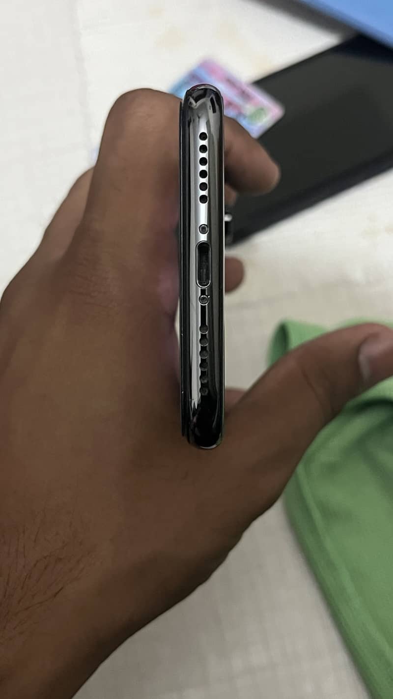 Apple iPhone X 6