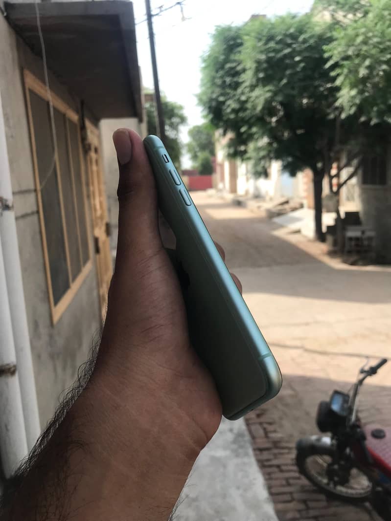 Apple iPhone 11 3